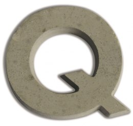 Litera Q z betonu H:7,6 cm